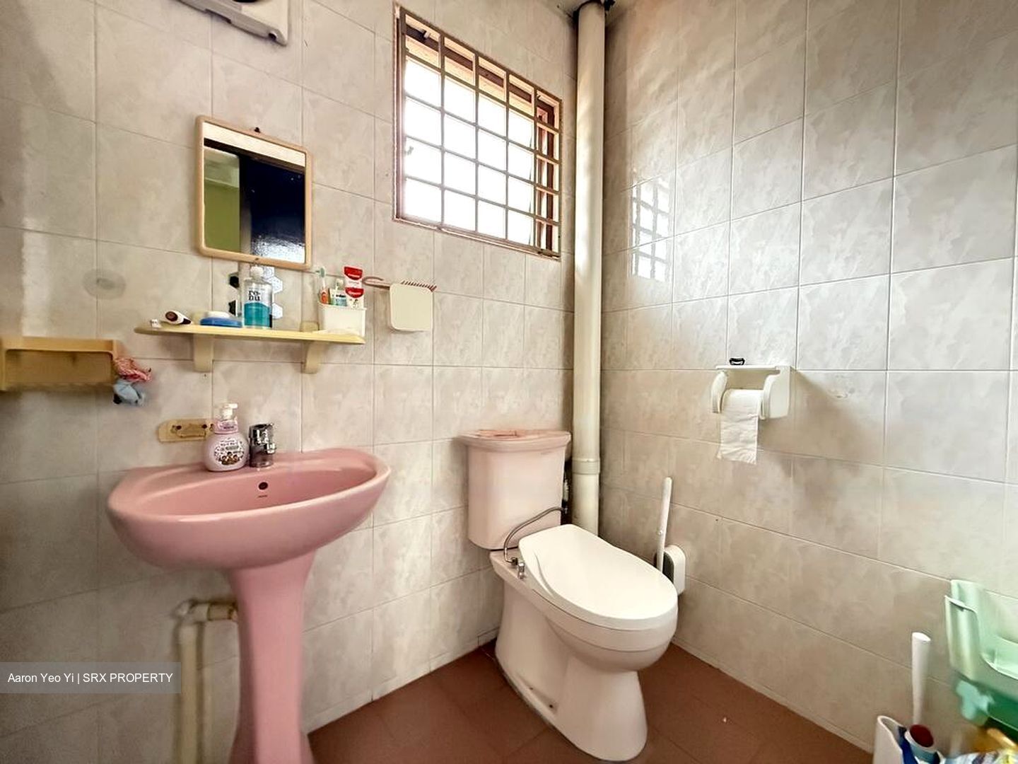 Hillview Avenue (D23), Terrace #484653761